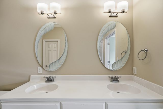 17 Chapman Ln, Little Rock, AR 72211