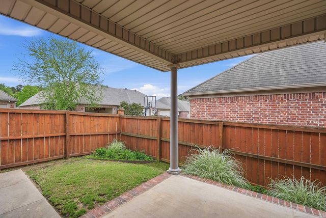 17 Chapman Ln, Little Rock, AR 72211