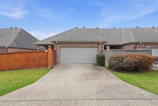 17 Chapman Ln, Little Rock, AR 72211