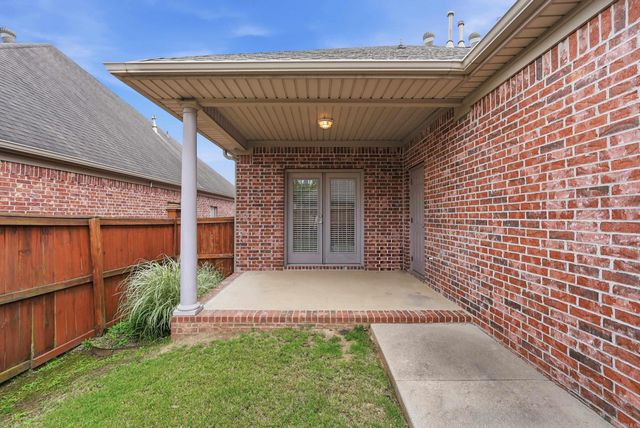 17 Chapman Ln, Little Rock, AR 72211