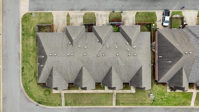 17 Chapman Ln, Little Rock, AR 72211