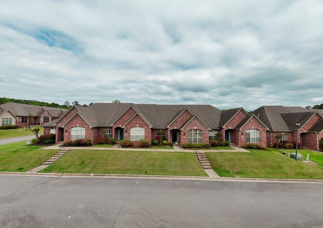 17 Chapman Ln, Little Rock, AR 72211