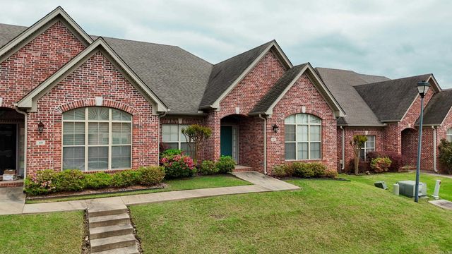 17 Chapman Ln, Little Rock, AR 72211