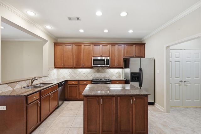 17 Chapman Ln, Little Rock, AR 72211