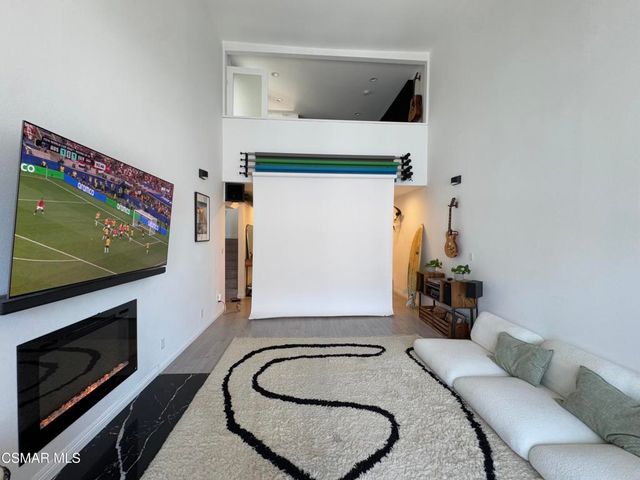 1900 Vine Street 303, Los Angeles, CA 90068