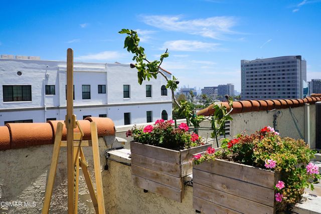 1900 Vine Street 303, Los Angeles, CA 90068