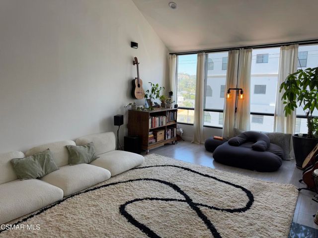 1900 Vine Street 303, Los Angeles, CA 90068