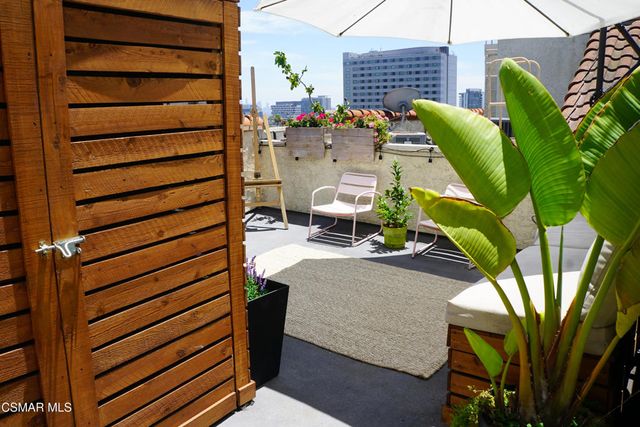 1900 Vine Street 303, Los Angeles, CA 90068