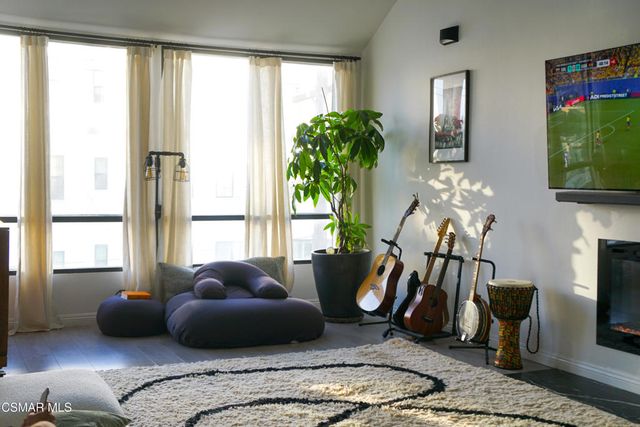 1900 Vine Street 303, Los Angeles, CA 90068
