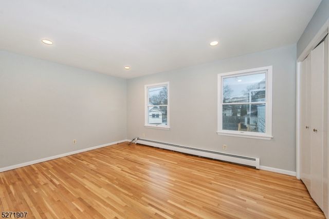 32 Walnut St, Pompton Lakes Boro, NJ 07442