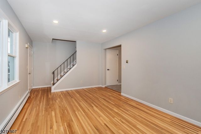 32 Walnut St, Pompton Lakes Boro, NJ 07442