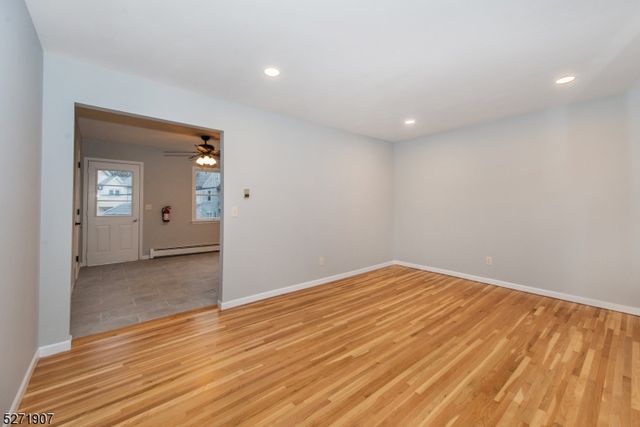 32 Walnut St, Pompton Lakes Boro, NJ 07442