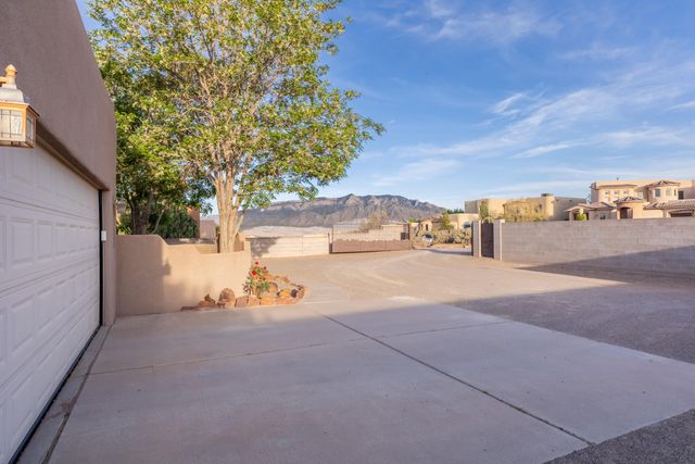 6111 La Paz Road NE, Rio Rancho, NM 87144
