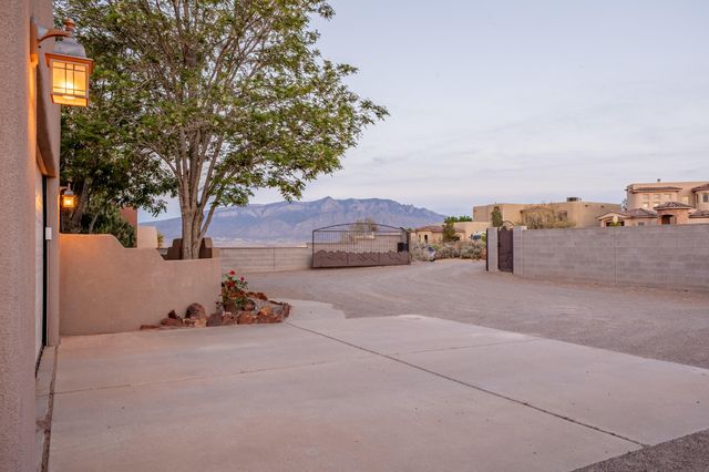 6111 La Paz Road NE, Rio Rancho, NM 87144