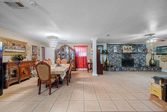 931 S Amber Street, Tulare, CA 93274