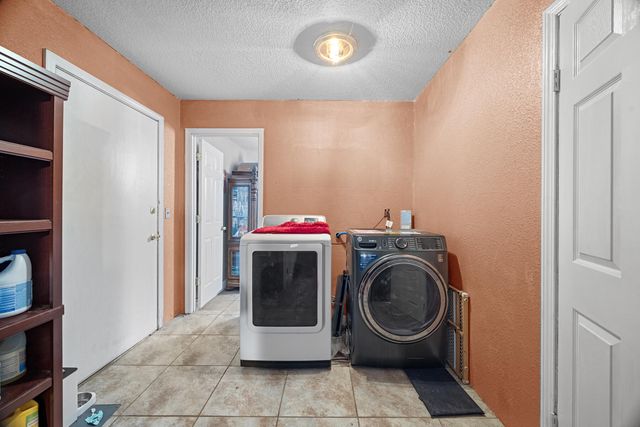 931 S Amber Street, Tulare, CA 93274