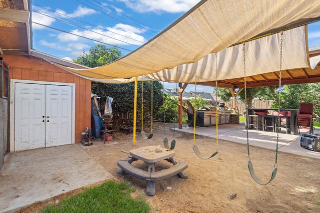 931 S Amber Street, Tulare, CA 93274