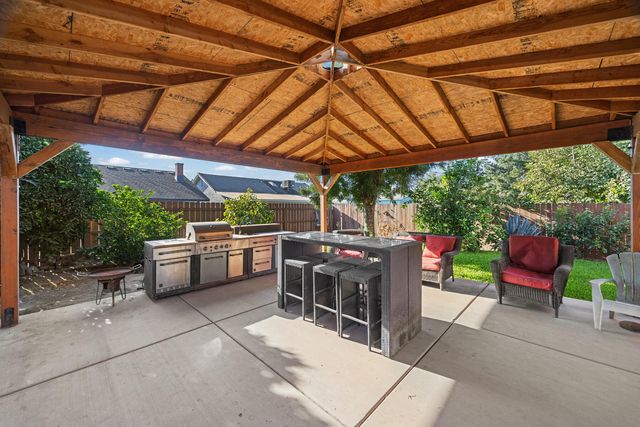 931 S Amber Street, Tulare, CA 93274