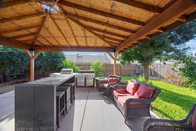 931 S Amber Street, Tulare, CA 93274