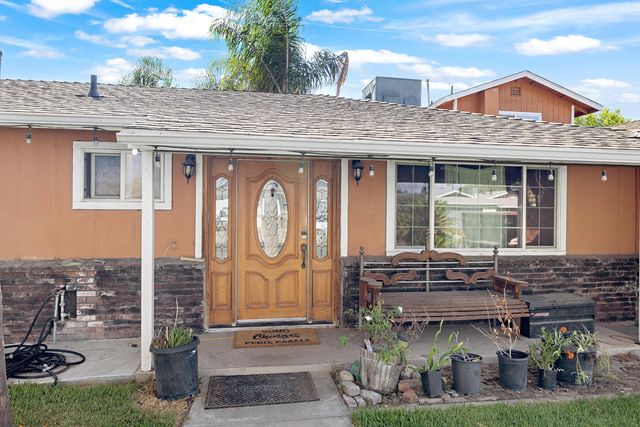 931 S Amber Street, Tulare, CA 93274