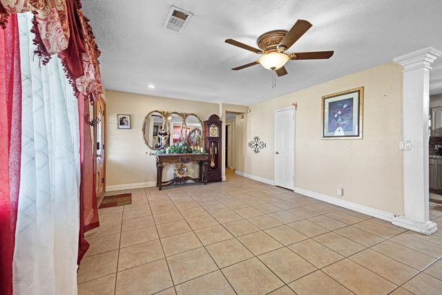 931 S Amber Street, Tulare, CA 93274