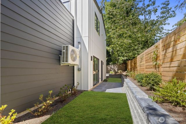 11744 Dayton Avenue N, Seattle, WA 98133