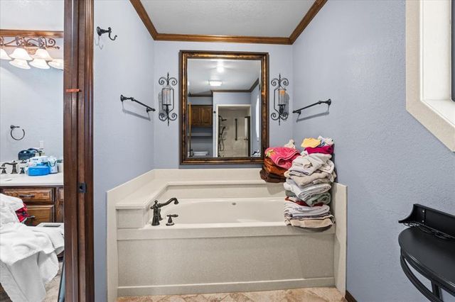 826 S Ebeling Drive, Mustang, OK 73064