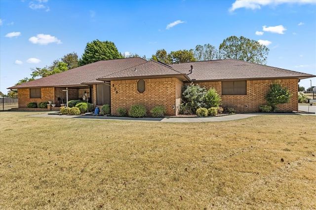 826 S Ebeling Drive, Mustang, OK 73064
