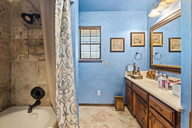 826 S Ebeling Drive, Mustang, OK 73064