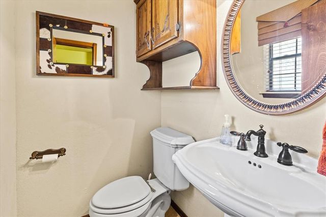 826 S Ebeling Drive, Mustang, OK 73064