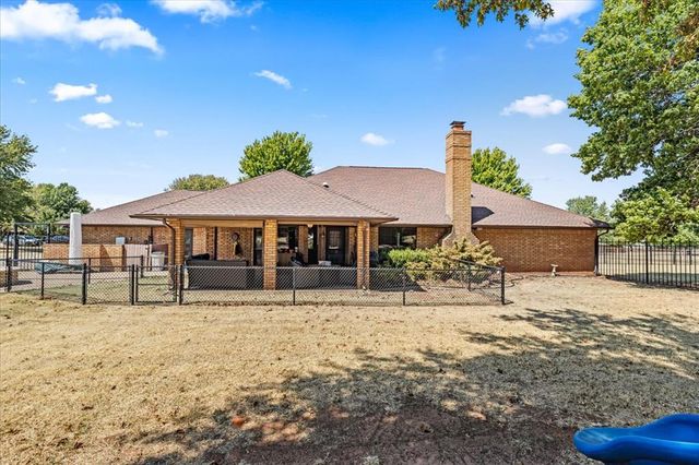 826 S Ebeling Drive, Mustang, OK 73064