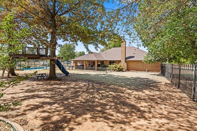 826 S Ebeling Drive, Mustang, OK 73064