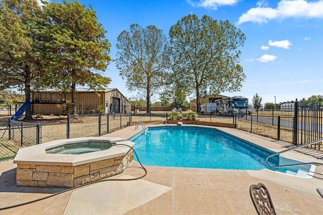 826 S Ebeling Drive, Mustang, OK 73064