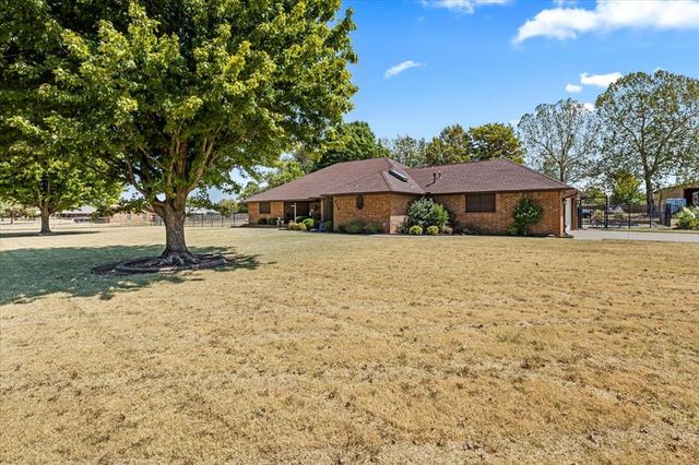 826 S Ebeling Drive, Mustang, OK 73064