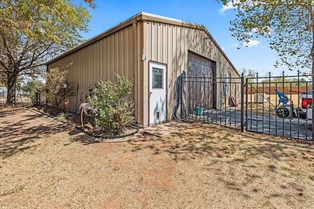 826 S Ebeling Drive, Mustang, OK 73064
