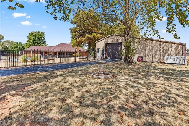 826 S Ebeling Drive, Mustang, OK 73064