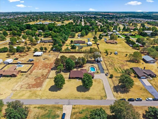 826 S Ebeling Drive, Mustang, OK 73064