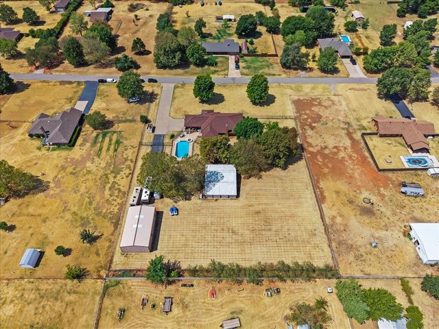 826 S Ebeling Drive, Mustang, OK 73064