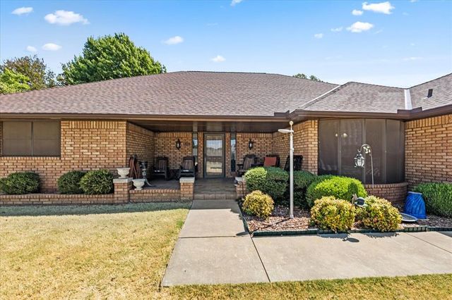 826 S Ebeling Drive, Mustang, OK 73064