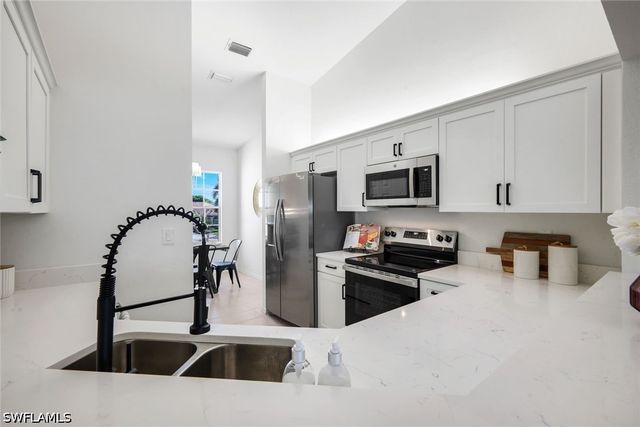2390 Piccadilly Circus 202, Naples, FL 34112