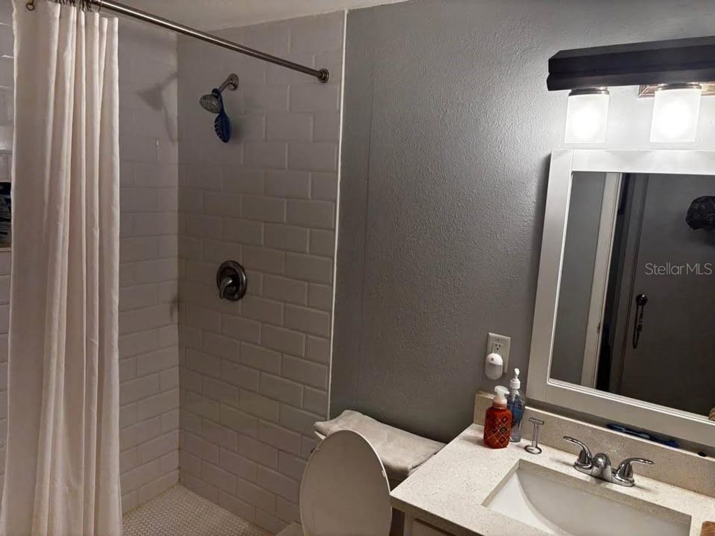 Image 4 of property listing at Address unavailable.