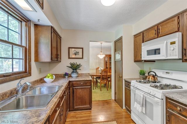 5756 Dorothy Drive, North Olmsted, OH 44070