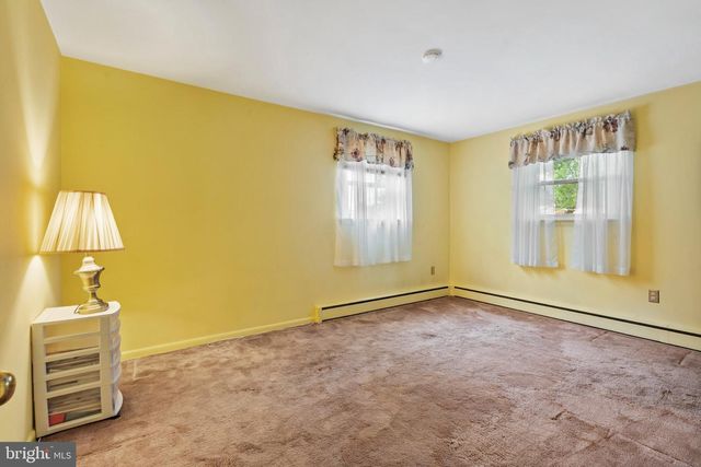 424 LONG AVE, Langhorne, PA 19047