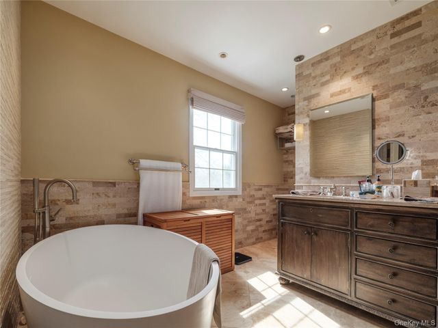 2120 Crown Land Lane, Cutchogue, NY 11935