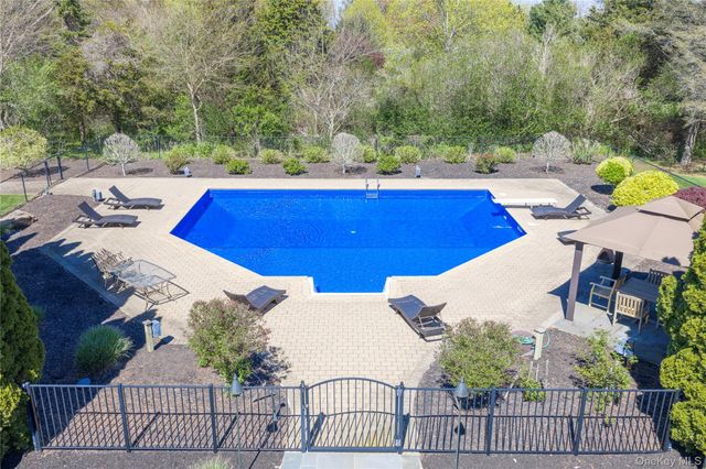 2120 Crown Land Lane, Cutchogue, NY 11935