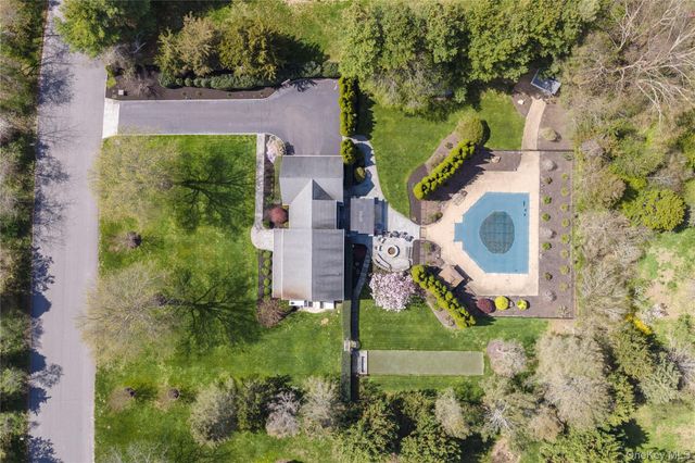 2120 Crown Land Lane, Cutchogue, NY 11935