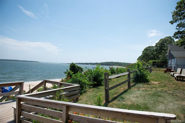 2120 Crown Land Lane, Cutchogue, NY 11935
