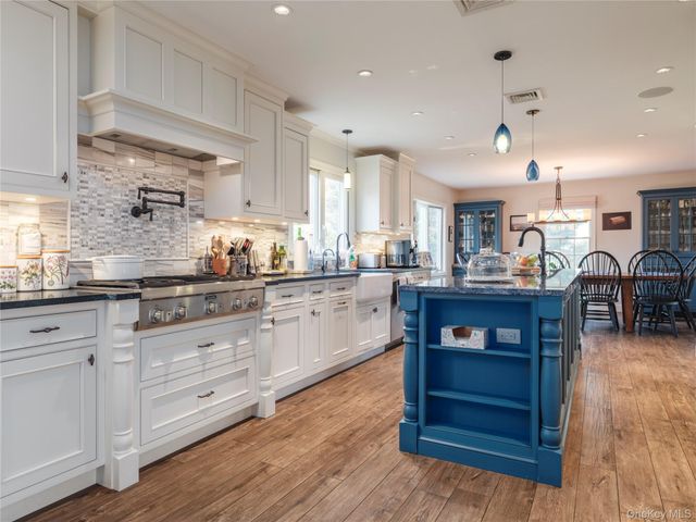 2120 Crown Land Lane, Cutchogue, NY 11935