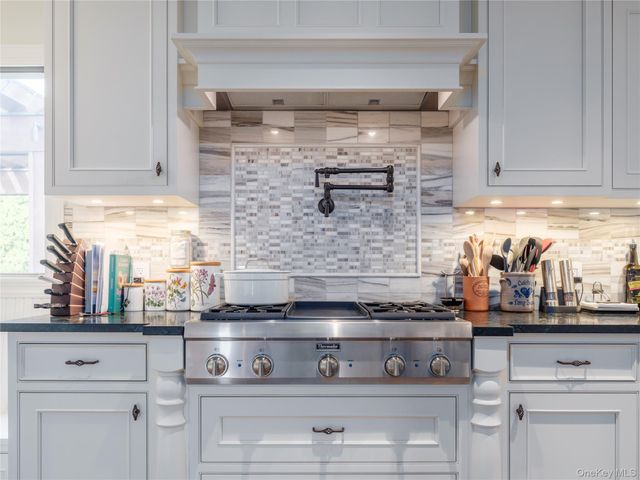 2120 Crown Land Lane, Cutchogue, NY 11935