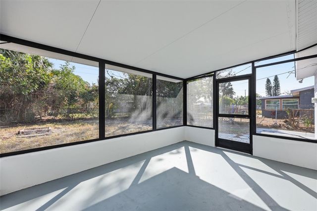 5550 5TH WAY S, St Petersburg, FL 33705